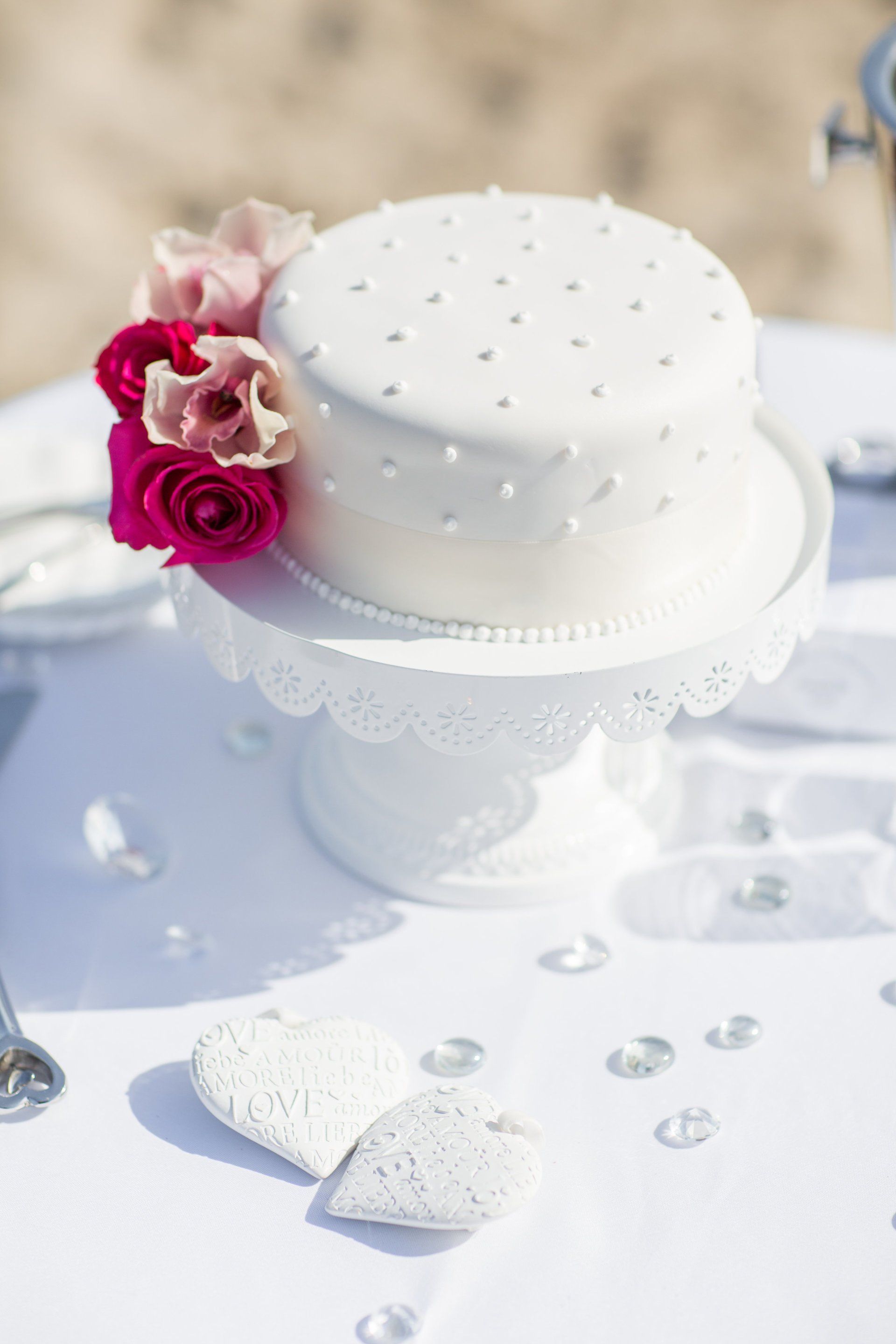 Hochzeitstorte weiß blumen fondant