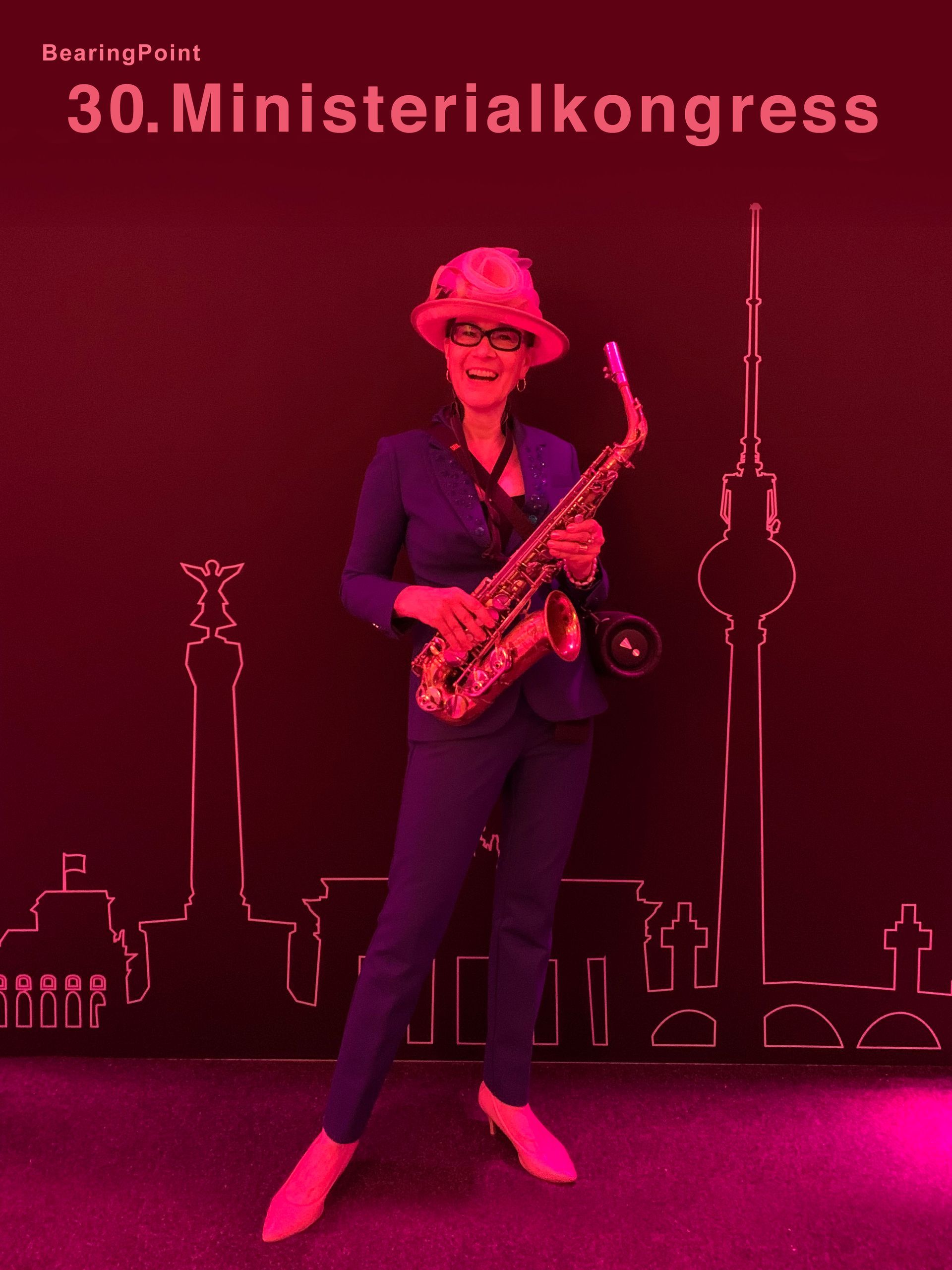 BearingPoint_30.Ministerialkongress_
SaxophonistinMercedes