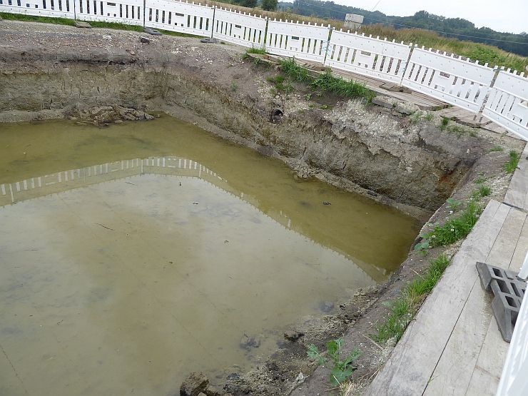 Steilwandige Grube als Todesfalle für Kleintiere.