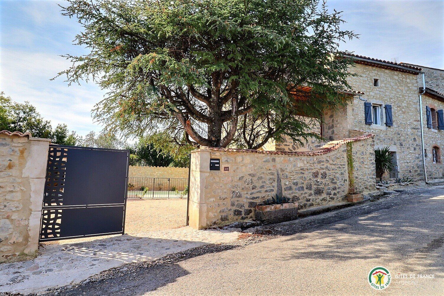Vue extérieur Gîte en Ardèche du sud