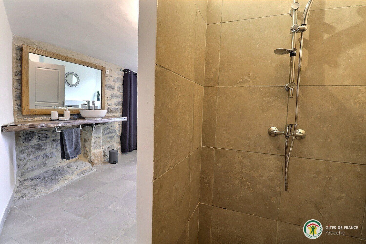 Gîte Ardèche sud - Douche à l'italienne - Salle de bain