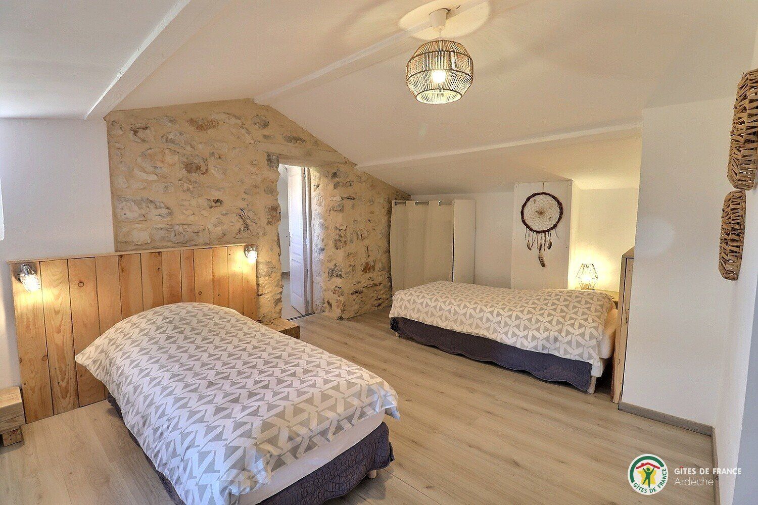 Chambre double - Lit en 160 ou 2 lits de 80 - Gite Ardèche