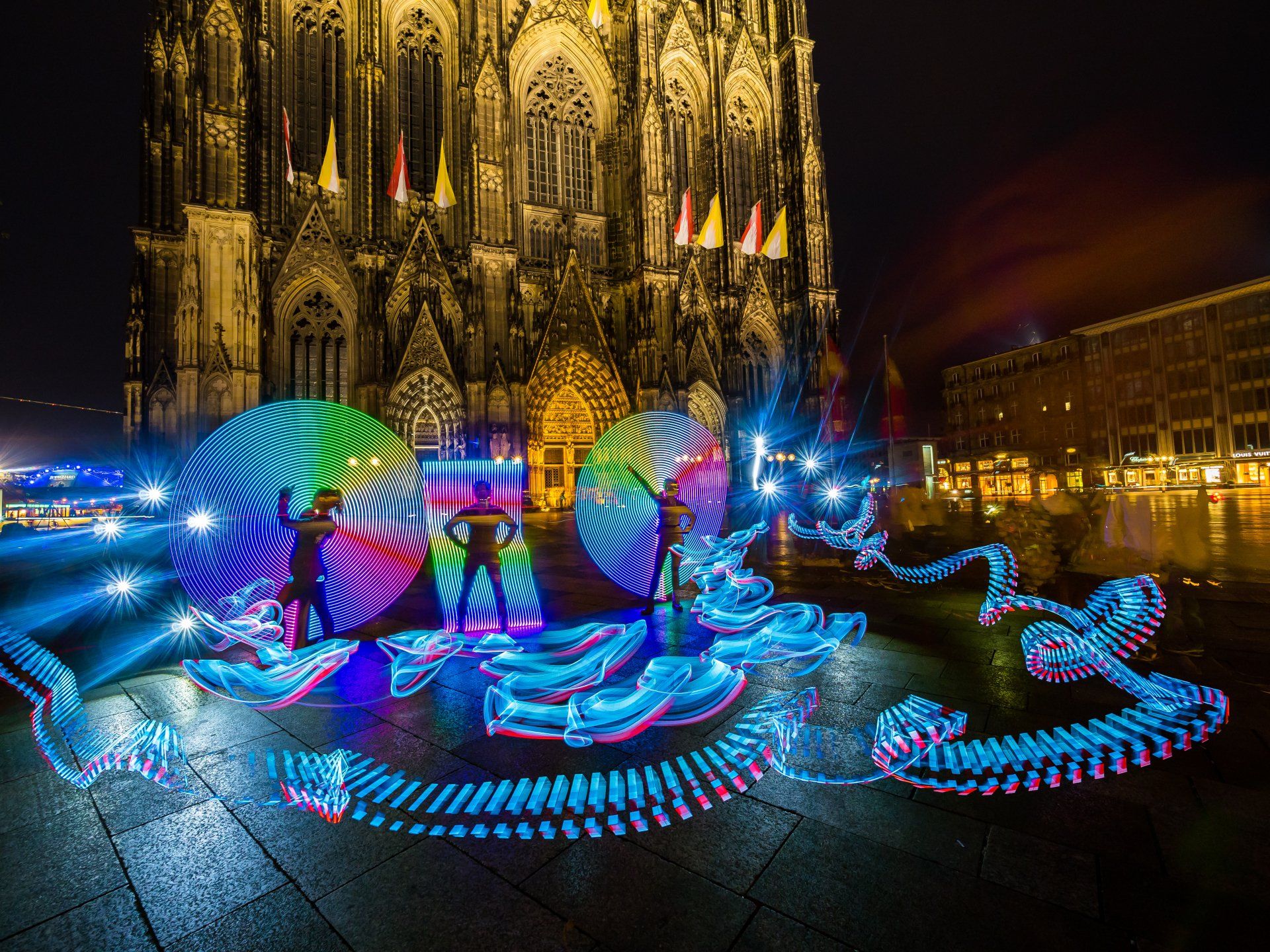 Beispielbild eines Fotoworkshops mit dem Thema Lightpainting/ Lichtmalerei. Lerne wie du mit Licht und Taschenlampen eindrucksvolle Lightpaintings in Langzeitbelichtungen erstellst.