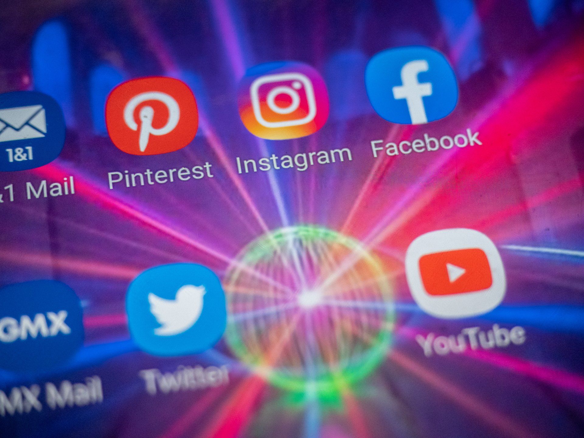 Podcast Folge mit Adrian Rohnfelder zum Thema Social Meda