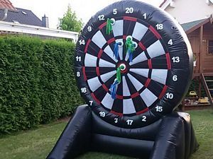 Dart Pfeilwurf XL mieten Dart Pfeilweurf Pfeile werfen XL mieten mit Klett Darts Verleih Foot Darts XXL Eventmodule Spassfabrik Eventmodule, Geraete, Fun Food und Eventausstattung für die Weihnachtsfeier