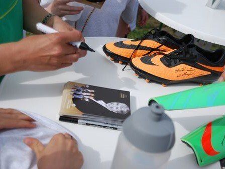 Autogrammstunde mieten Autogrammstunde Sandra Minnert buchen Testimonial Fussballmodule mieten Verleih