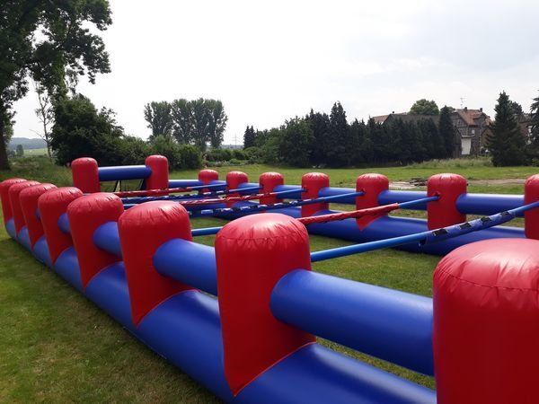 XL Menschenkicker Verleih XL Menschenkicker Fussballmodule Riesenkicker Human Table Soccer Verleih Frankfurt Eventmodul Fussball Dosenschiessen