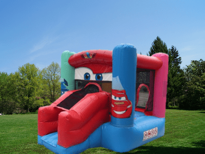 Hüpfburg Rennautos mit Rutsche Cars günstig mieten im Eventmodule Verleih Hüpfburg Rennauto mit Rutsche Auto Formel 1 mit Rutsche günstig mieten Hpfburgen Verleih Spassfabrik Echzell Jungen Mädchen