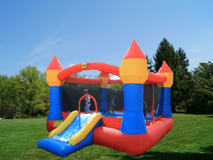 Hüpfburg Schloss günstig mieten im Hüpfburgen Verleih Huepfburg Schloss mieten im Verleih Huepfburgenverleih Vermietung Kindergeburtstag Giessen Maedchen und Jungen