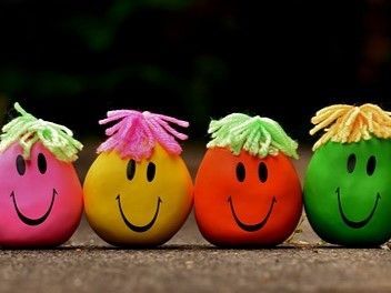 Playmais basteln mieten Knautschgesichter Aktion buchen Kinderevent Kinderfest Verleih Vermietung deine Spassfabrik Kinderanimation Kinderevent Kinderunterhaltung Frankfurt Hanau Giessen Friedberg (Hessen), Bad Nauheim, Rosbach und Florstadt