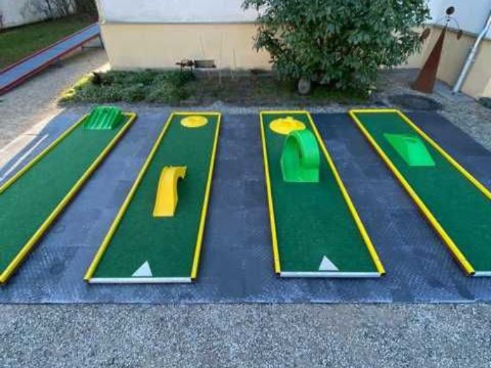 Rollenrutsche mieten im Raum Frankfurt Mobiles Minigolf für den outdoor oder indoort Event mieten im Eventverleih für die Region Frankfurt Deine Spassfabrik