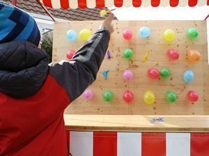 Pfeile werfen mieten Pfeile werfen mieten Pfeilwurfstand Verleih Marktstand Wurfstand Kirmes Kerb mieten