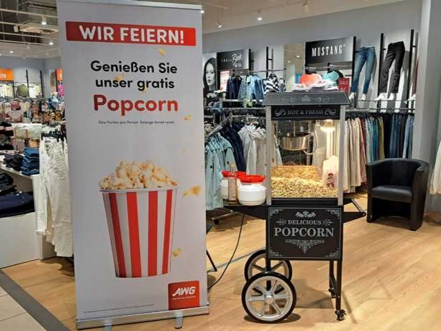 Impressionen XXL Event Spaßfabrik Eventverleih Frankfurt Popcornmaschine und Popcornstand für leckeres Popcorn bei Messe und Firmenevents in Giessen Deine Spassfabrik