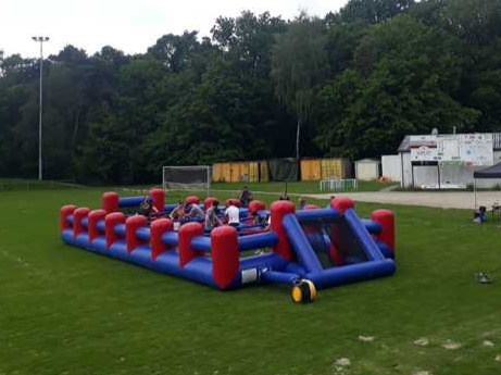 Hüpfburgen mieten im Eventmodule Verleih Frankfurt Riesen Menschenkicker Human Table Soccer im Verleih für den Main-Kinzig-Kreis Deine Spassfabrik