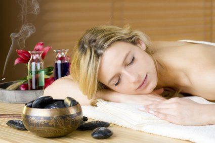 Frau genießt Massage