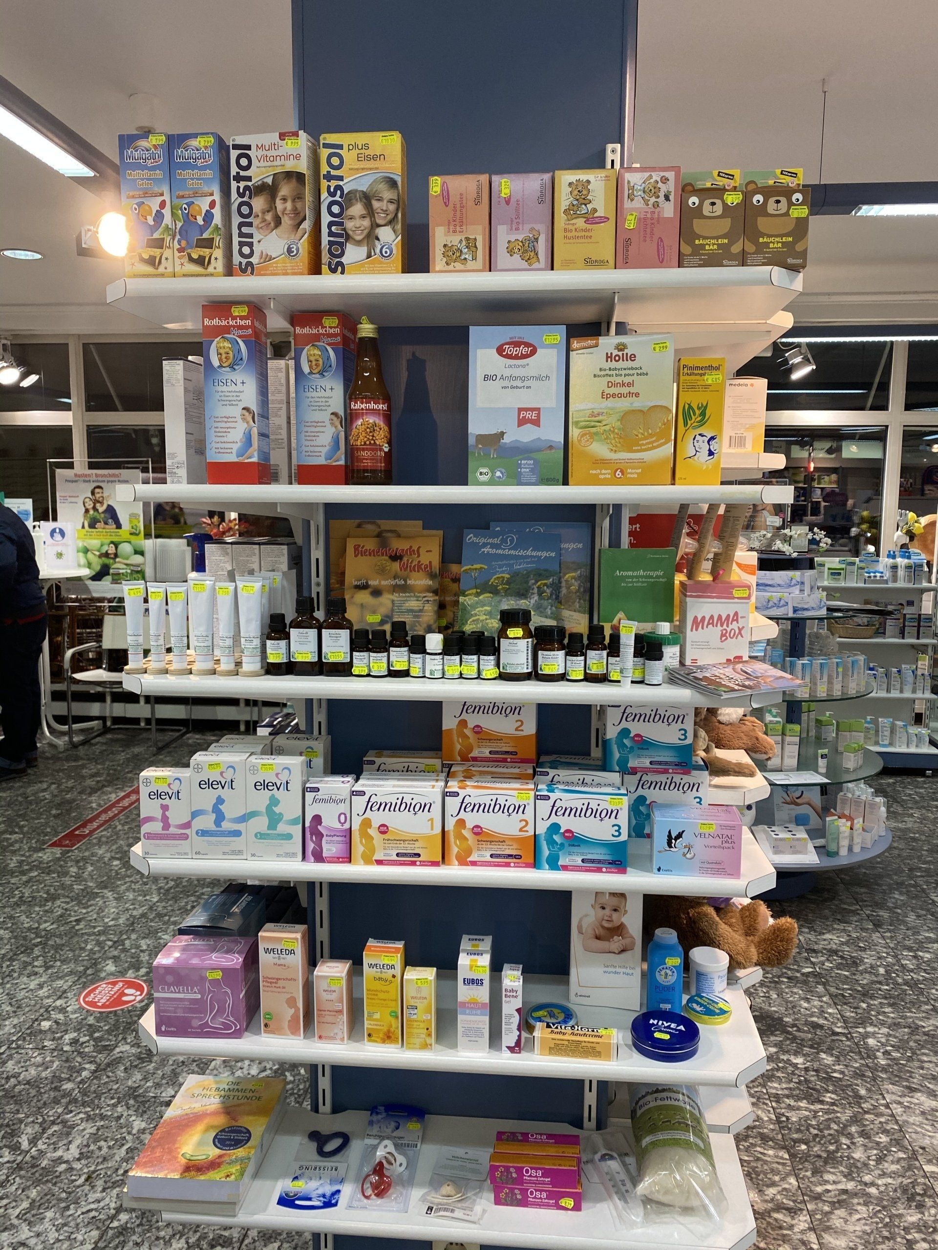 Regal in der Apotheke