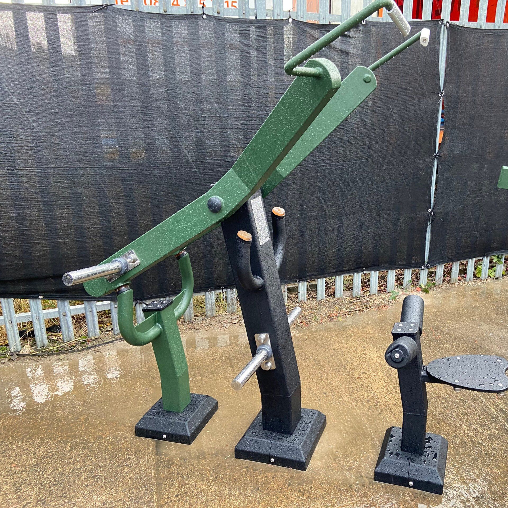 OPTEXI-004 OptiFit Excite Outdoor Plate Loaded Lat Pulldown