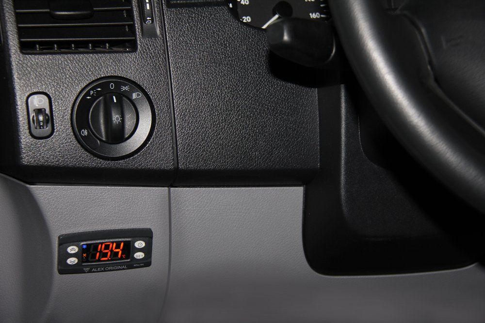 Digitales Bedienteil im Mercedes Sprinter Kühlfahrzeug