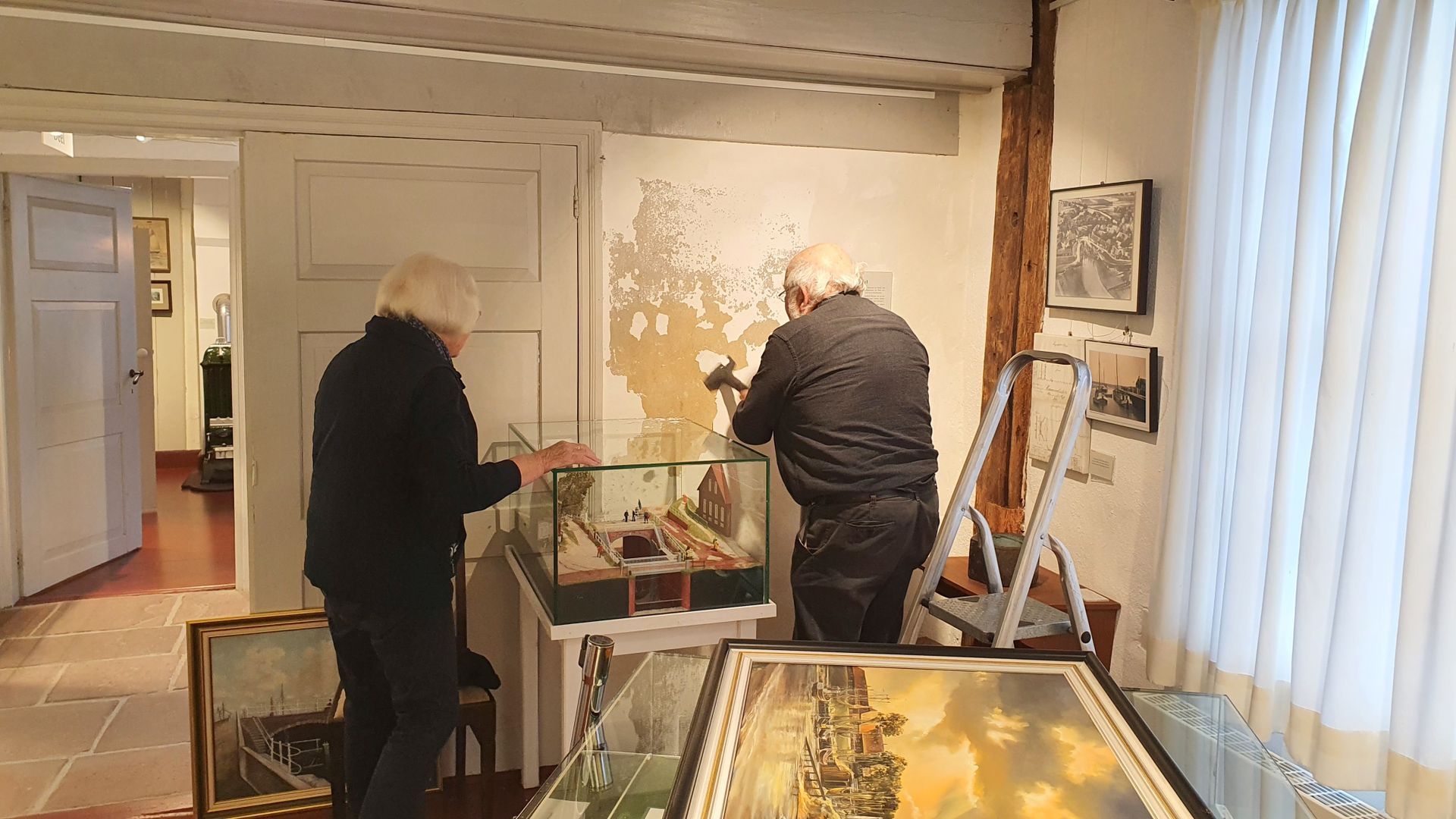Ehrenamtlicher Helfer im Zwei-Siele-Museum