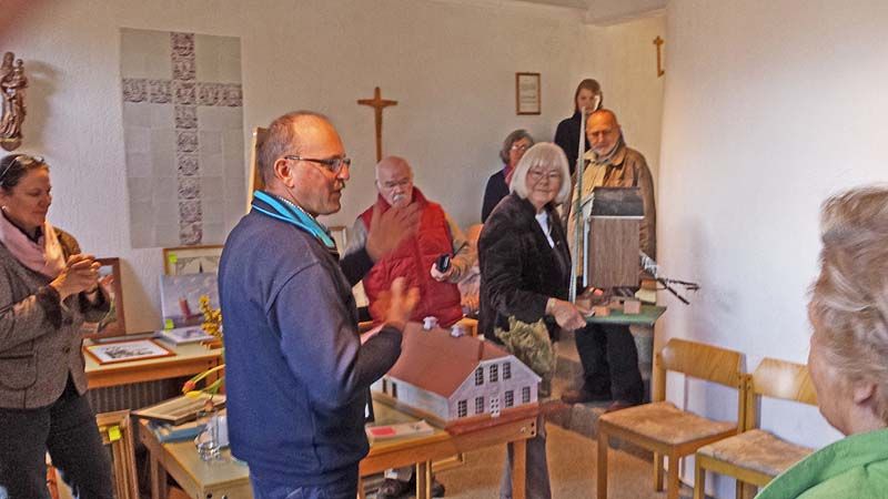 Foto von einer Bilderversteigerung zugunsten des Museumsvereins Dornumersiel