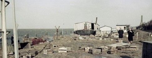 Sturmflut 1962 in Dornumersiel. Bild der Auswirkungen im Hafen nach der Sturmflut