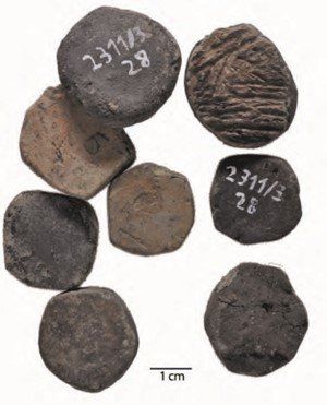 Abb. 6: Spielsteine der Römischen Kaiserzeit (Foto: J. F. Kegler, Ostfriesische Landschaft).