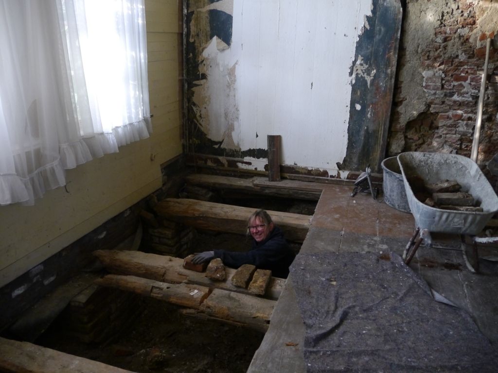 Claudia Koch als ehrenamtliche Helferin im Zwei-Siele-Museum