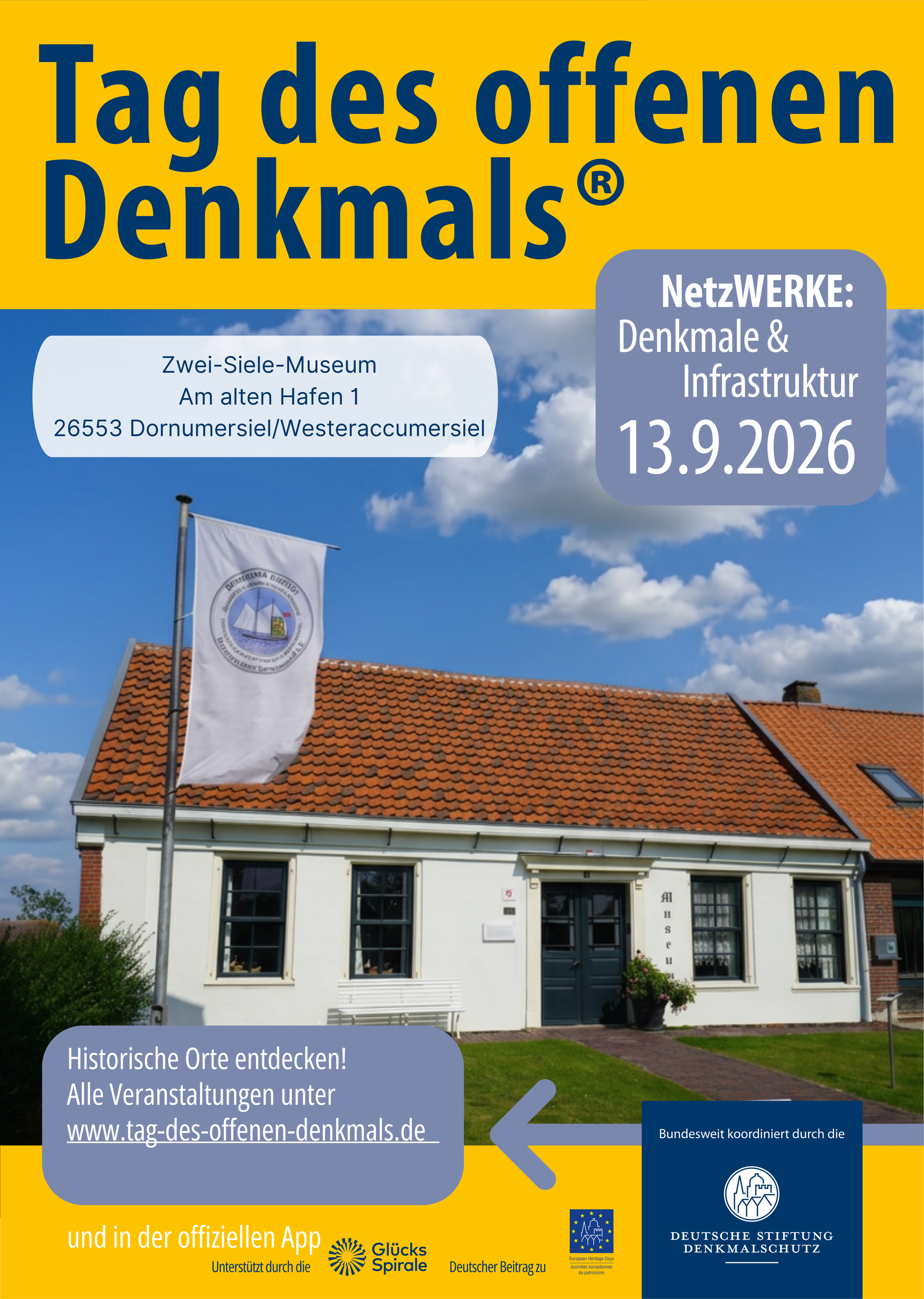 Ankündigungsplakat zum „Tag des offenen Denkmals“ am 13.09.2026 im Zwei-Siele-Museum in Dornumersiel. Das Foto zeigt das historische Museumsgebäude unter blauem Himmel mit einer gehissten Flagge.