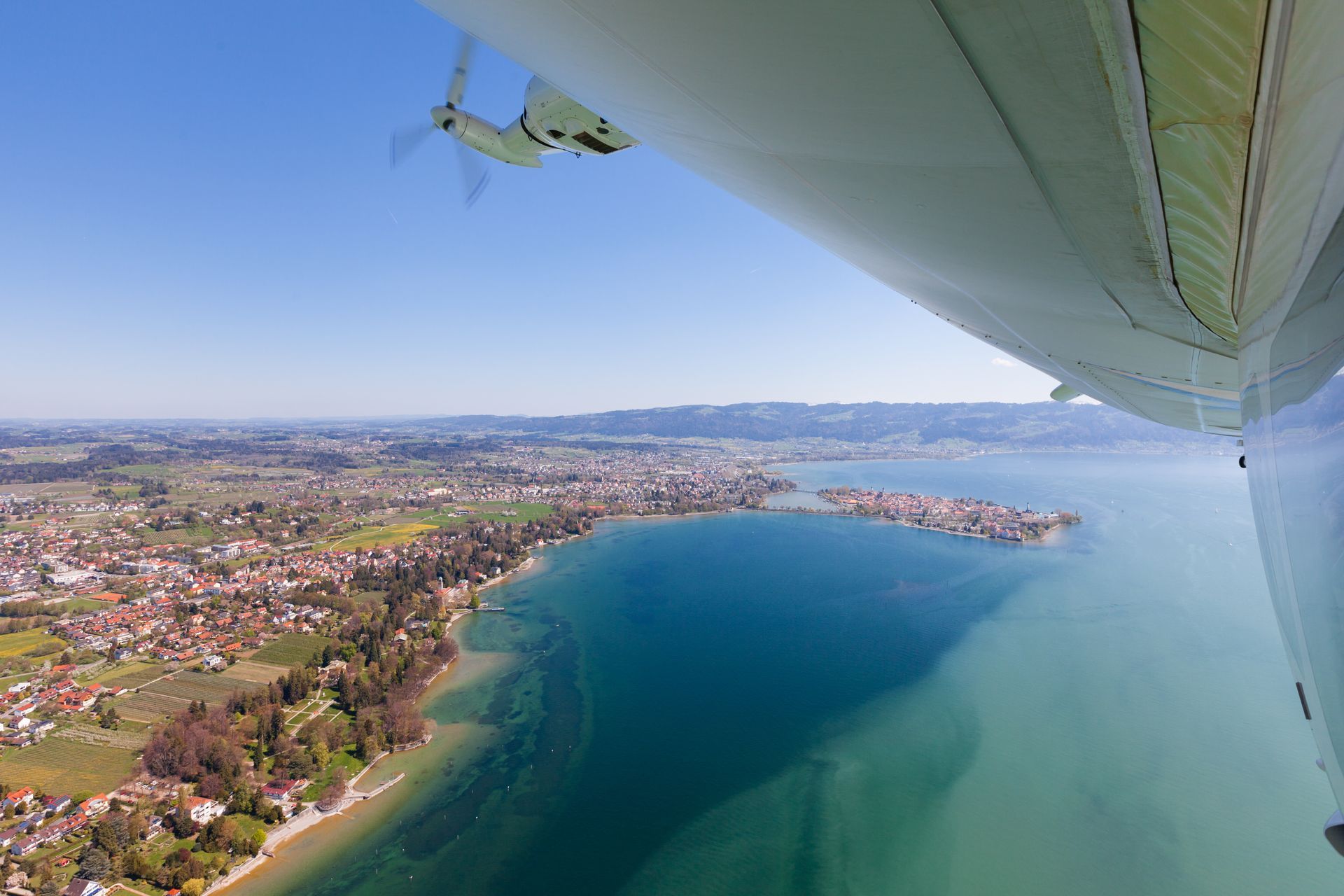 Ausblick aus dem Zeppelin auf den Bodensee und Insel Lindau