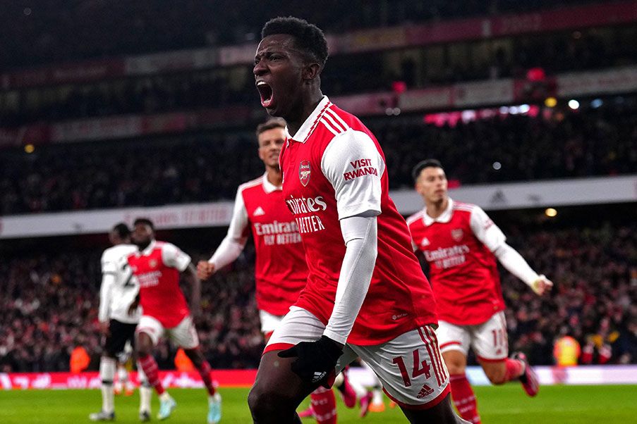 Arsenal El Arsenal venció 3-2 al Man United y mantiene el liderato de la Premier