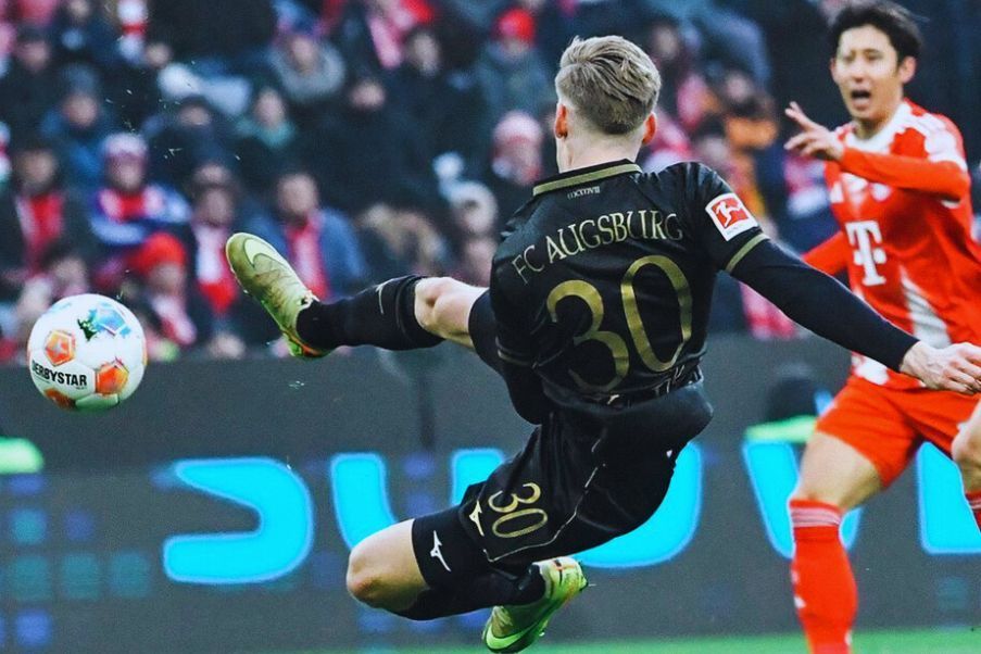 Bayern Múnich El Augsburg venció al Bayern 1-2 en el Allianz y le quebró una nueva racha de partidos invictos en la Bundesliga.