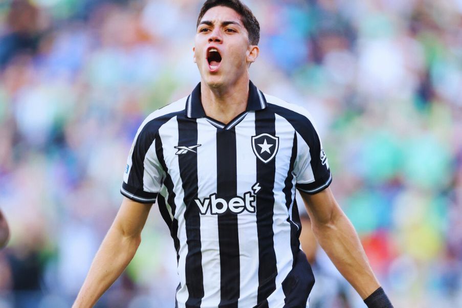 Jair Jair put Botafogo ahead against the Seattle Sounders in 2025 FIFA Club World Cup.