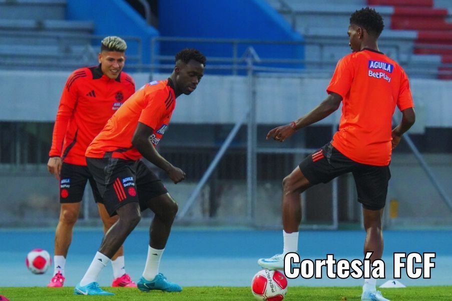 Colombia Trabajo con balón en el tercer entrenamiento de la Selección Colombia en Cochabamba, antes de enfrentar a Bolivia.