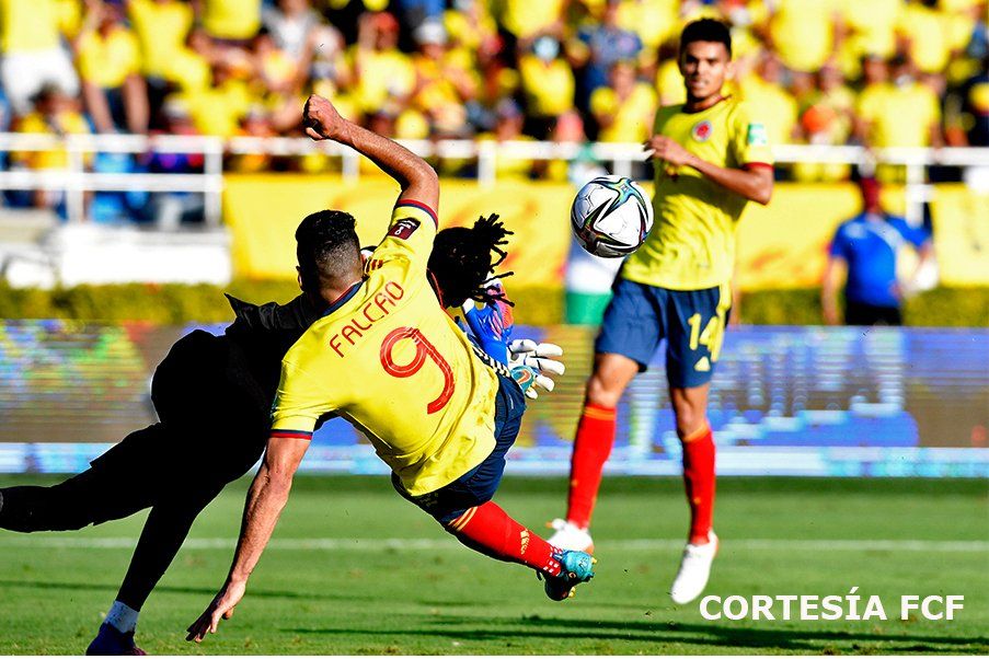 Radamel Falcao en una acción del Colombia ante Perú en Barranquilla