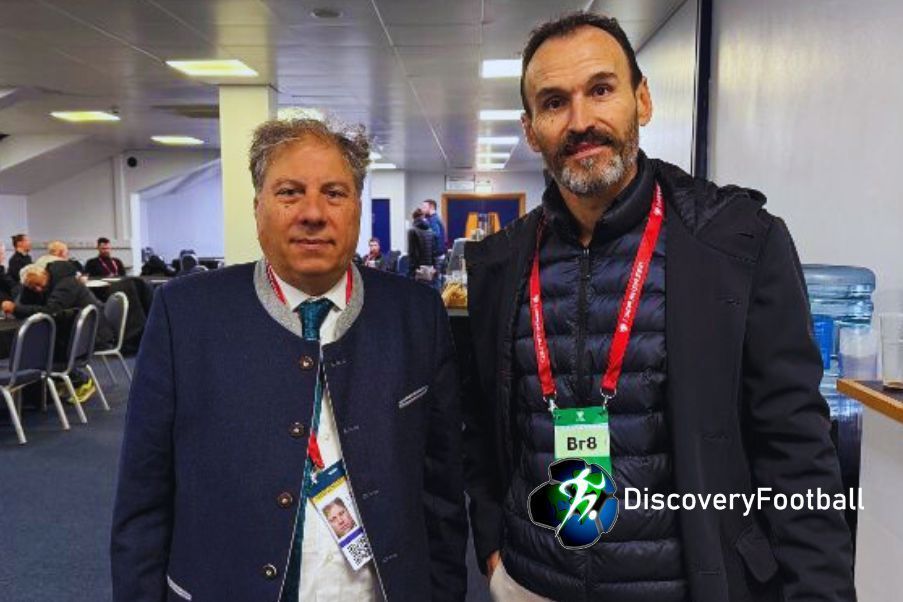 Nikos Dabizas Nikos Dabizas with Manos Staramopoulos Chief Editor Discoveryfootball.com in Athens.