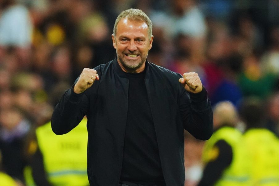 Hansi Flick, entrenador del Barcelona, celebra el 0-4 sobre el Real Madrid en el Bernabéu.