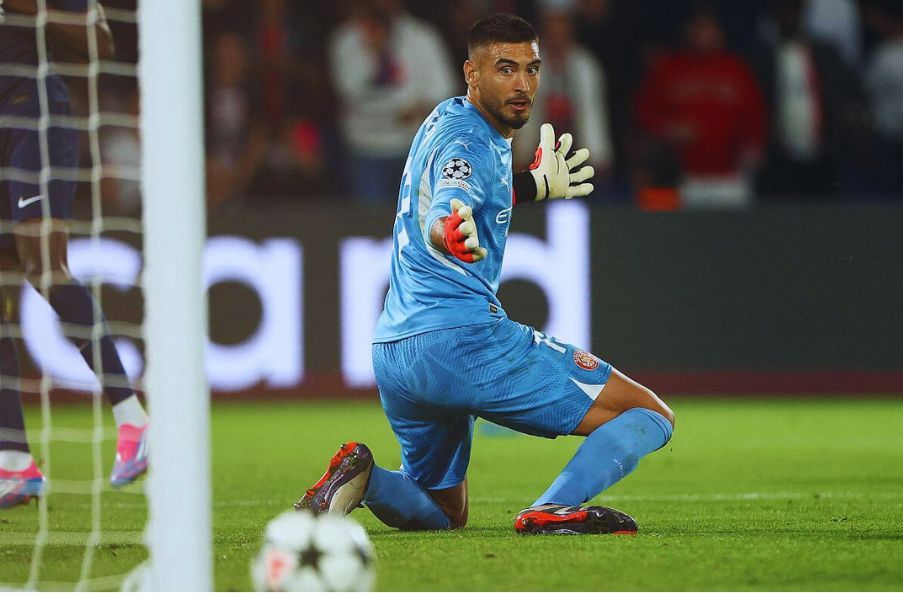 Paulo Gazzaniga era la figura del Girona ante el PSG pero un fallo suyo en la acci´pon final del partido, le dio el triunfo al cuadro parisino en el debut del Girona en la Champions. EPIC