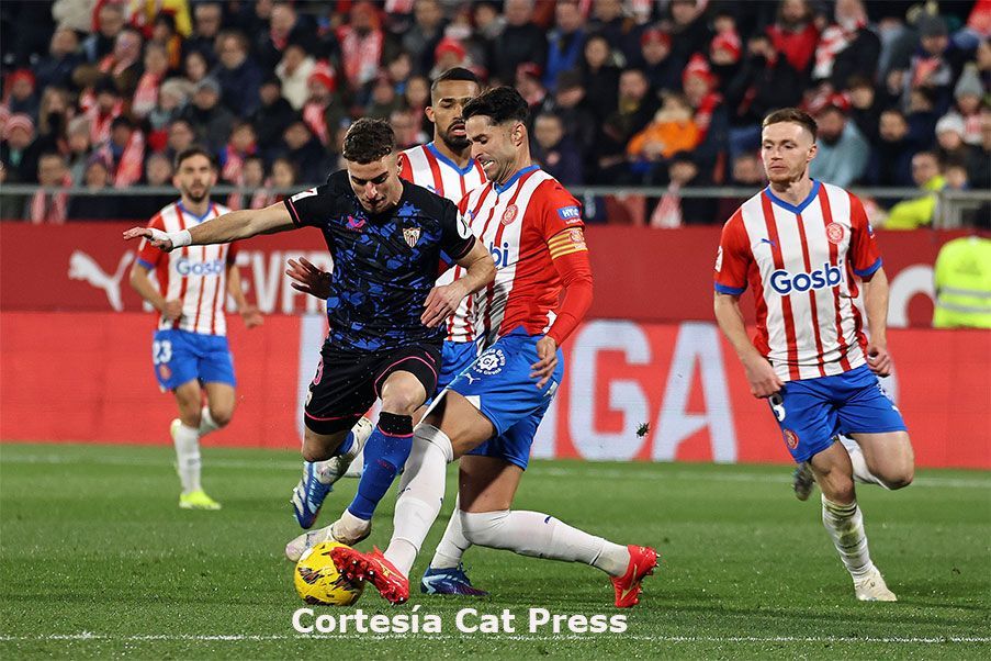 Girona y Sevilla Lance entre el Girona y el Sevilla en Montilivi que ganó el cuadro Gerundense de forma lapidaria 5-1. Catpress para Discoveryfootball.com