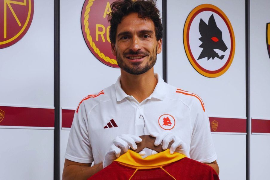 Matt Hummels sign with AS Roma for one-year contract.