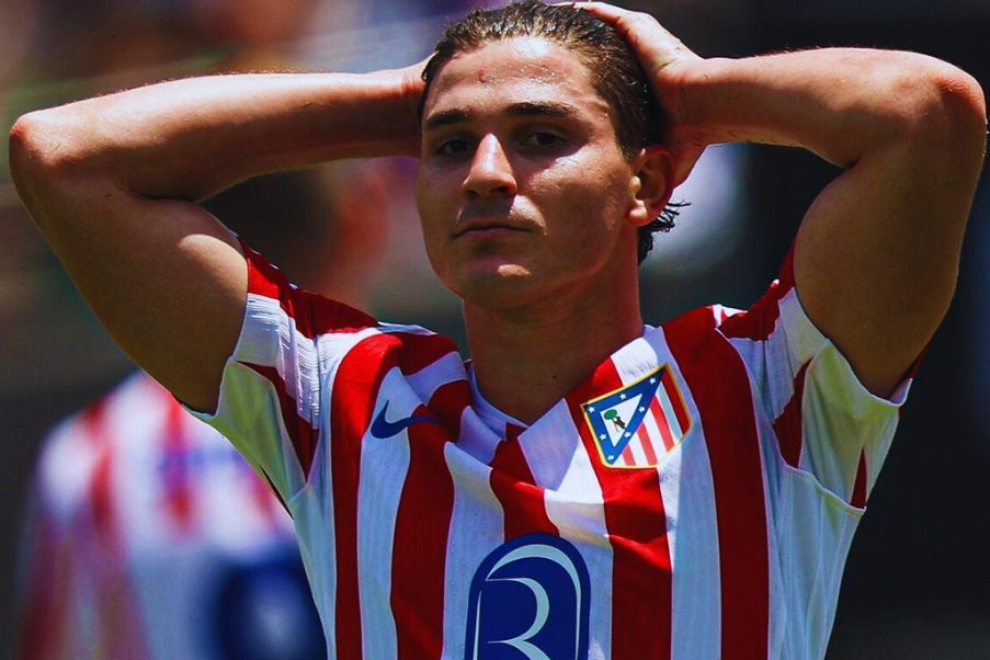 Julián Julián Álvarez la gran estrella de este Atlético Madrid, muestra su decepción tras quedar eliminado del Mundial de Clubs en Los Ángeles. EPIC