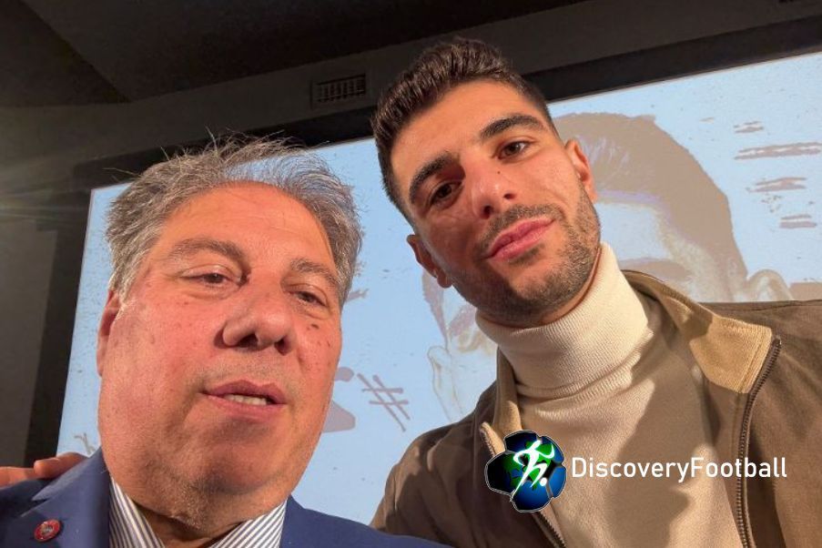 Konstantinos Koulierakis Konstantinos Koulierakis Greek professional footballer who plays for VFL Wolfsburg.