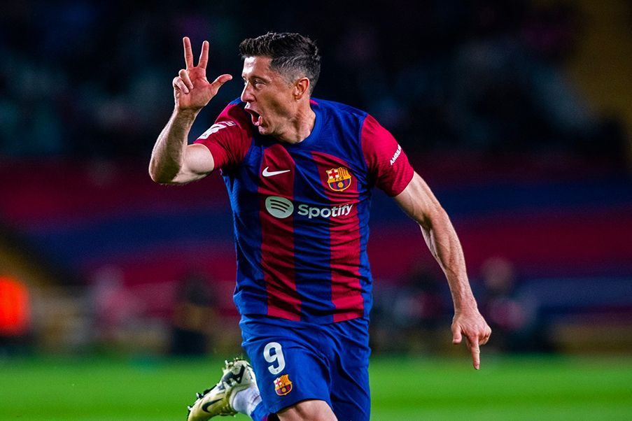 Robert Lewandowski sello el triunfo del Barça sobre el Valencia con 3 goles