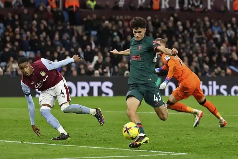 Liverpool El Liverpool venció al Aston Villa 1-3 en Villa Park
