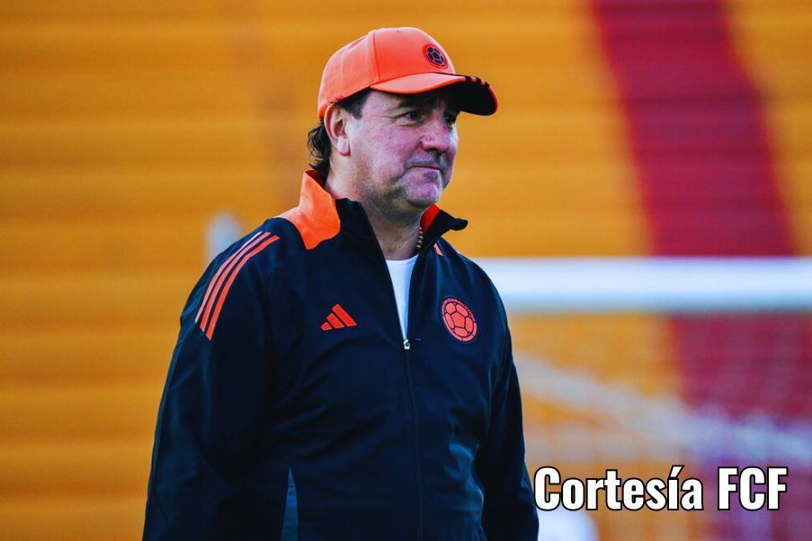 Nestor Lorenzo Nestor Lorenzo, seleccionador de Colombia, en un entrenamiento en Cochabamba, antes del duelo de eliminatorias ante Bolivia en El Alto.