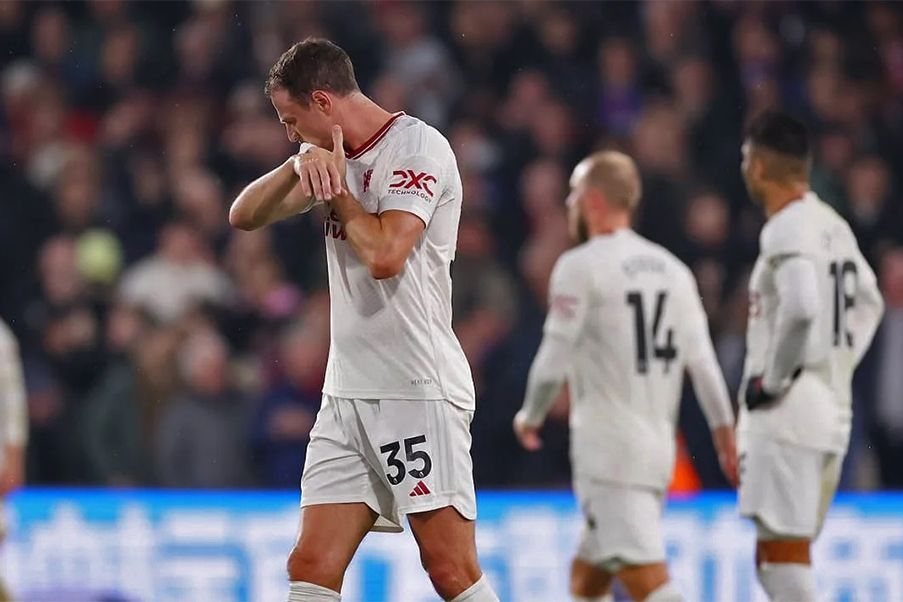Manchester United El Manchester United fue de nuevo un coladero y esta noche cayó sin atenuantes ante el Crystal Palace que le venció 4-0
