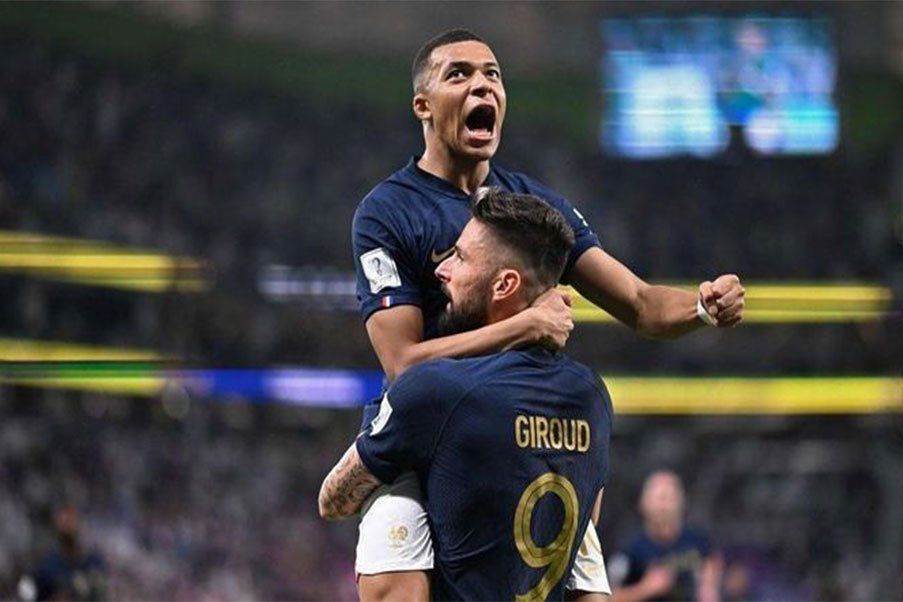 Francia Kylian Mbappe y Olivier Giroud anotadores de Francia ante Polonia