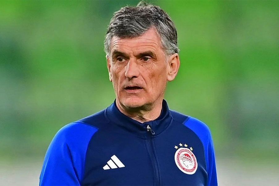 Mendilibar José Luis Mendilibar, head coach of Olympiakos, greek historic club