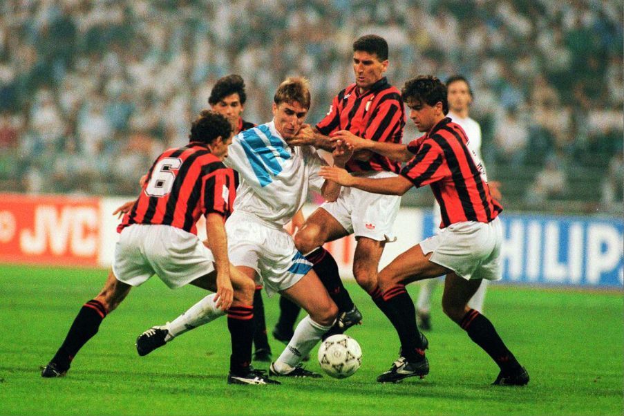 AC Milan y Olimpique de Marsella El Milan de Fabio Capello que arrasó en toda la primera edición de la Champions League en 1992, cayó ante el Olympique de Marsella en la final de Múnich.