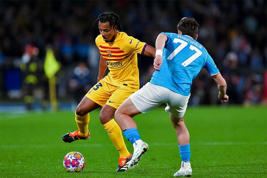 Nápoli y Barça El Barcelona sacó un empate en su visita al Nápoli y se jugará la clasificación a los cuartos de final de la Champions en Montjuic