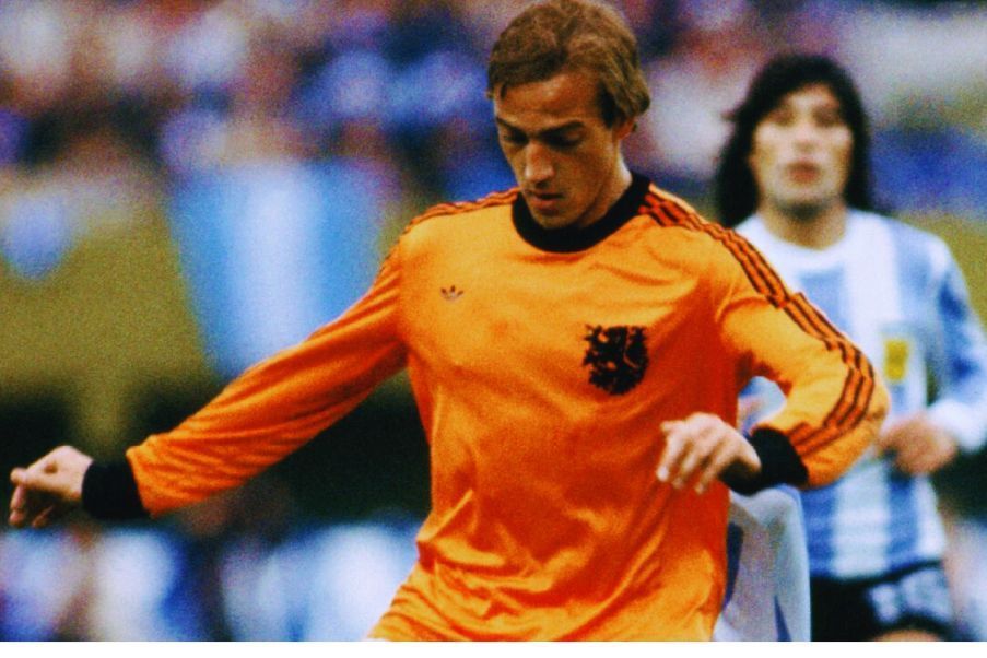 Neeskens Johan Neeskens with Netherlands against Argentina in FIFA World Cup 1978 final.
